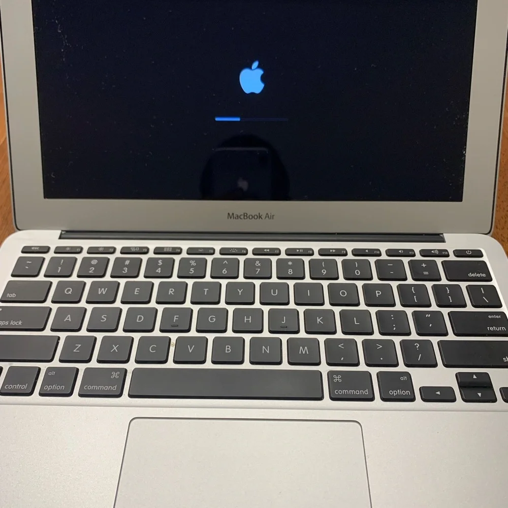 Apple MacBook Air - Sleek Silver Design